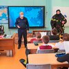 Работники столичного Пожарно-спасательного центра пожарно-спасательного отряда   №215 провели обучающее занятие для воспитанников воскресной школы.
